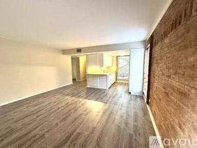 Main picture of 124 W Hampton Dr