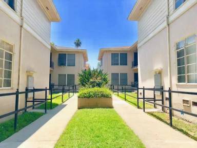Main picture of 4918 Coliseum St