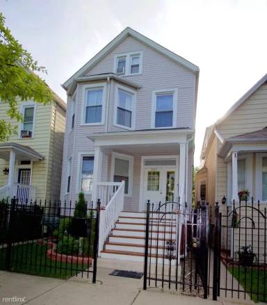 Main picture of 2828 N Sawyer Ave