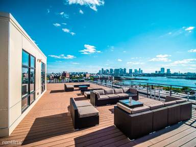 Main picture of 250 Meridian St