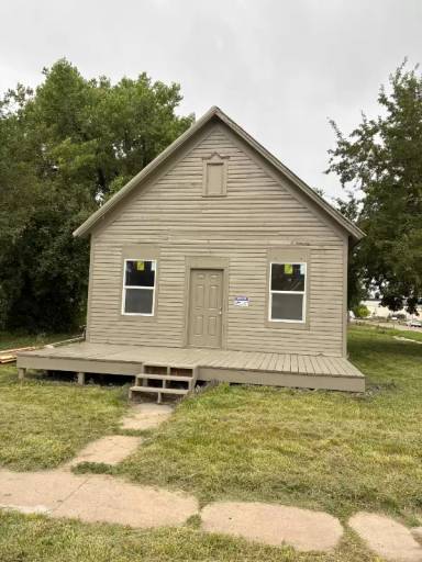 Main picture of 302 E 9th St