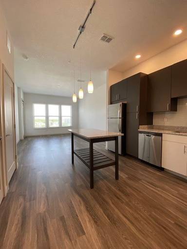 Main picture of 301 S Orlando Ave