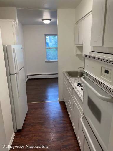 Main picture of 15 W Funston Ave