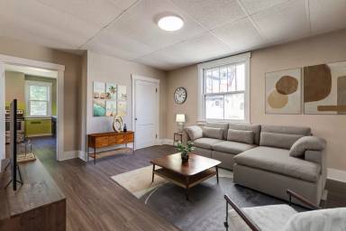 Main picture of 126 Cologne St