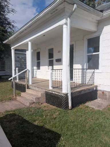 Main picture of 915 S Fifth St