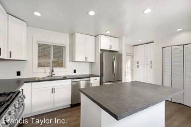Main picture of 239 S Grape St