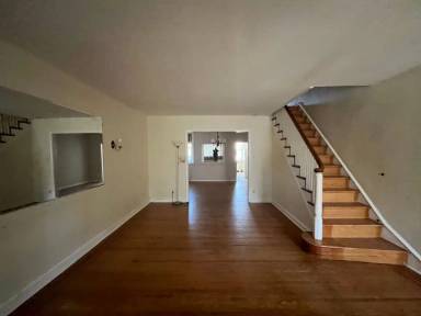 Main picture of 3337 Disston St