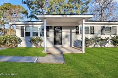 Main picture of 302 Shamrock Dr