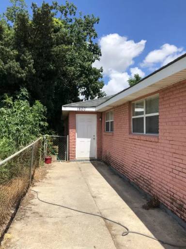 Main picture of 1820 Tricou St