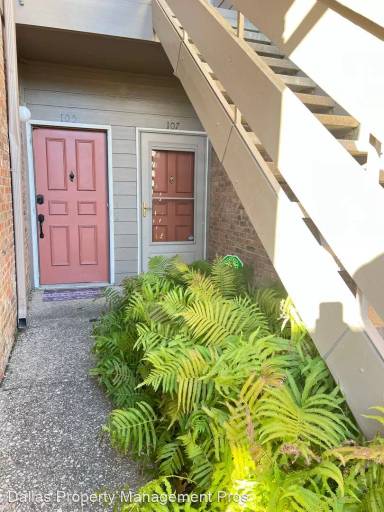 Main picture of 9801 Royal Ln