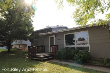 Main picture of 109 E Franklynn St