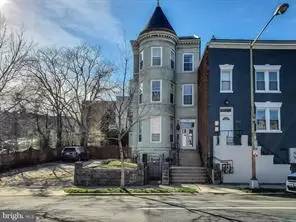 Main picture of 2002 4th St NE