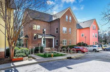 Main picture of 204 E Park Ave