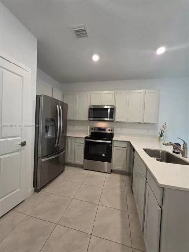 Main picture of 4860 Dillion St