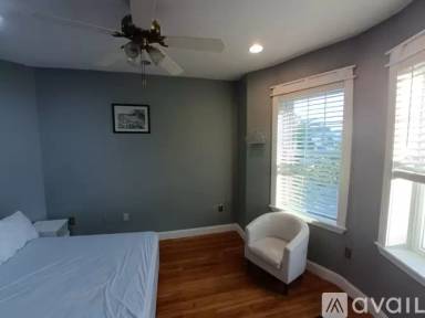 Main picture of 102 Moreland St