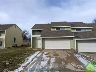 Main picture of 16520 W 141st St