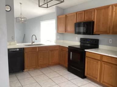 Main picture of 1848 Tattenham Way