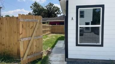 Main picture of 6313 Sandra St