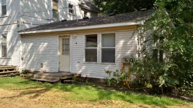 Main picture of 107 Hawley St N