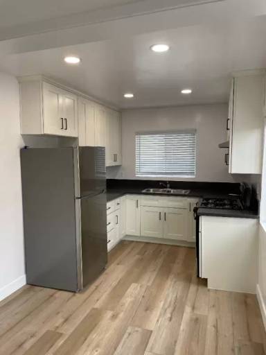 Main picture of 1541 N Formosa Ave