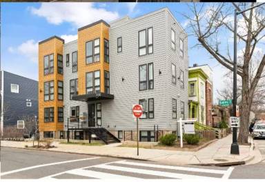 Main picture of 700 16th St NE