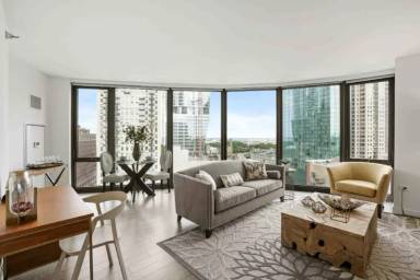 Main picture of 991 S State St