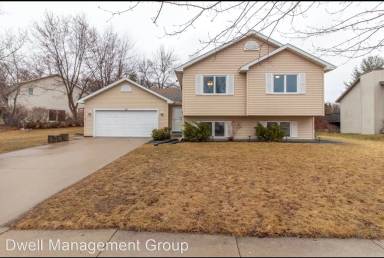 Main picture of 2922 Northern Valley Dr NE