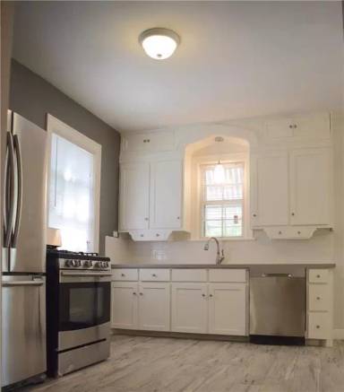 Main picture of 1103 W 22nd St
