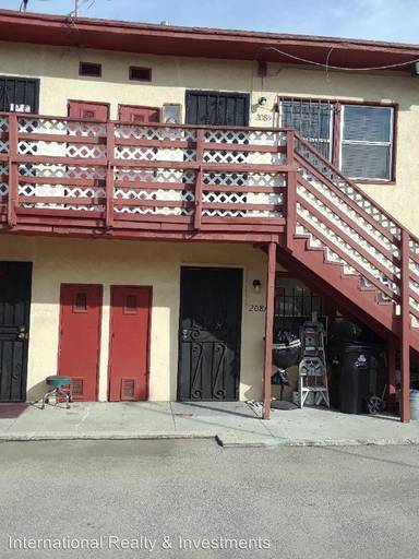 Main picture of 208 1/4 N Bonnie Brae St