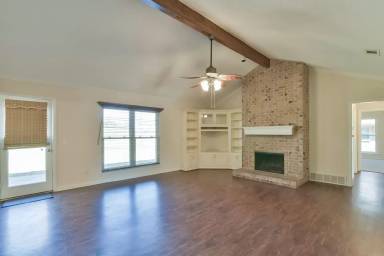Main picture of 739 Newport Dr
