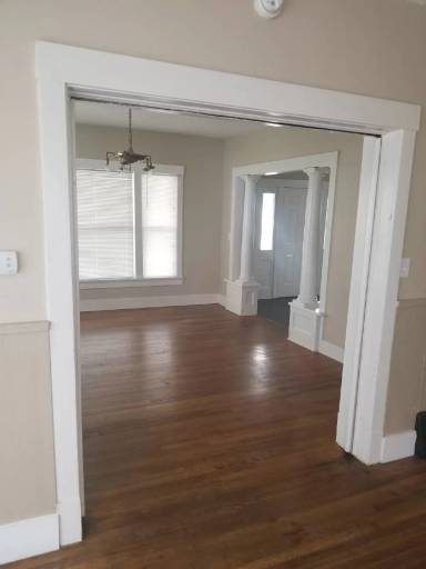 Main picture of 221 S 9th St