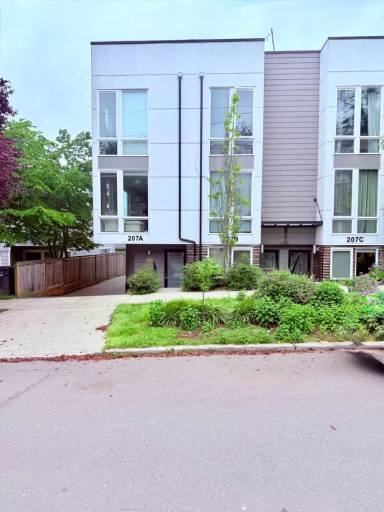Main picture of 207 16th Ave