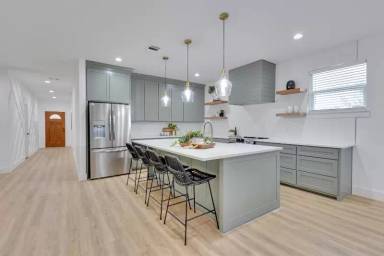 Main picture of 312 Ball St