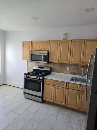 Main picture of 14 Lewis St