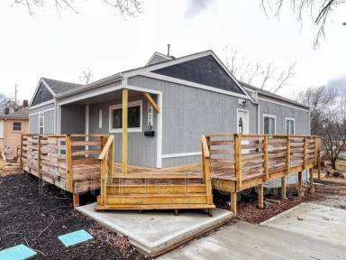 Main picture of 3826 S Crysler Ave