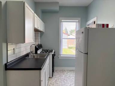 Main picture of 905 Central Ave W