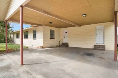 Main picture of 2802 W Gonzalez St