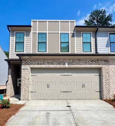 Main picture of 1177 Lucan Ln