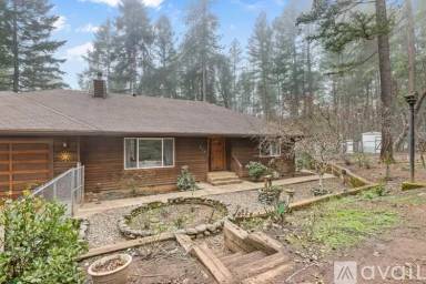Main picture of 372 Thornbrook Dr
