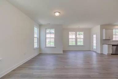 Main picture of 2004 Seford Dr