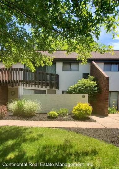 Main picture of 803 Stratford Dr