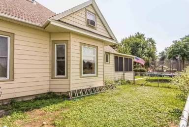 Main picture of 1034 W 9th St