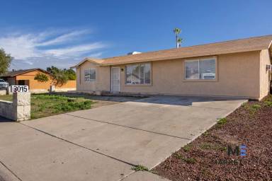 Main picture of 3015 N 77th Ave