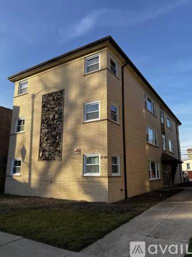 Main picture of 5906 W Diversey Ave