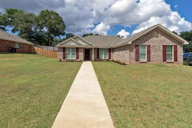 Main picture of 737 Park Ln