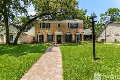 Main picture of 707 Thistlewood Dr