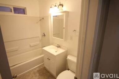 Main picture of 2001 N Beachwood Dr