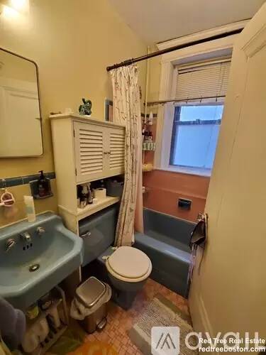 Main picture of 1688 Beacon St