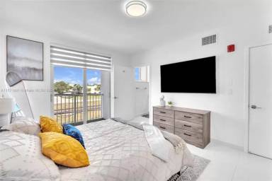 Main picture of 2651 NE 212th Ter