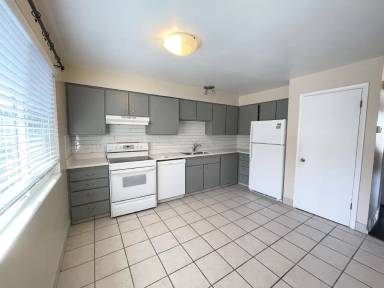 Main picture of 2025 S Broadmoor St